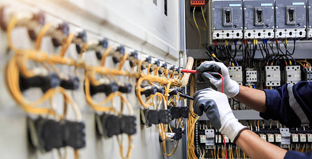 Professional Electrician technician working in Slater, MO